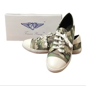 NIB Forever Young Boutique Fashion Sneaker sz10